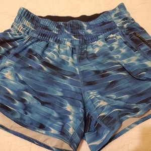 Lululemon tracker short 4"